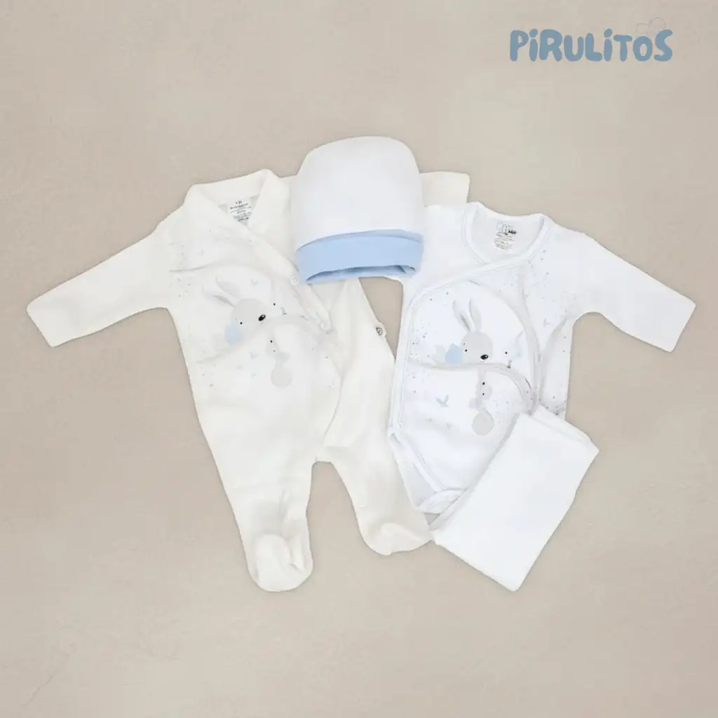 Conjunto 1ª Roupinha Bebé em Veludo com Carda Amigos à Conversa - Image 4