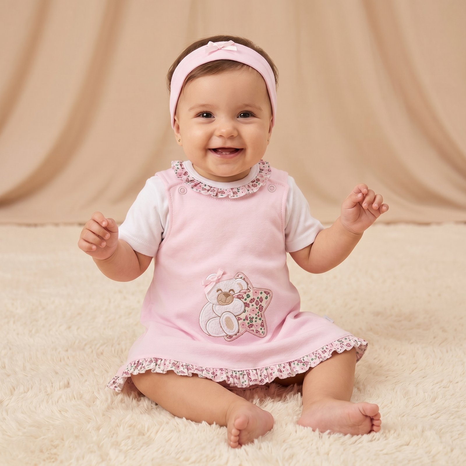 Conjunto Vestido Com Bordado Ursinho e estrelinha , T-shirt e Fita - Image 3